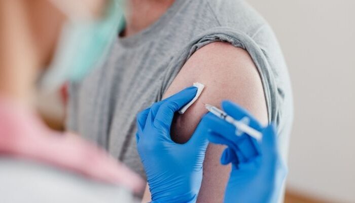 New Study Finds Pausing Arthritis Medications May Not Improve COVID-19 Vaccine Response