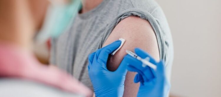 New Study Finds Pausing Arthritis Medications May Not Improve COVID-19 Vaccine Response